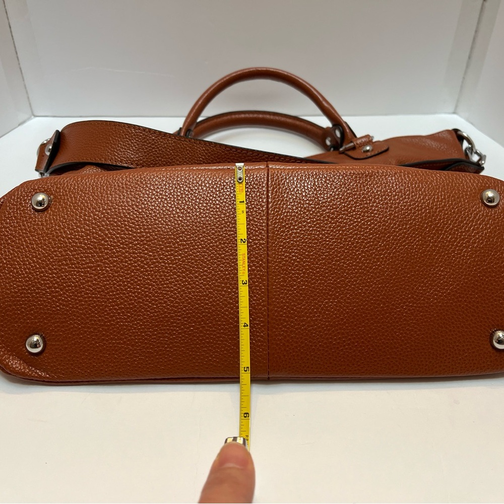 Elegant Brown Leather Tote Bag - Picture 8 of 9